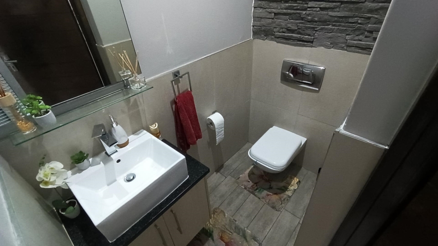 4 Bedroom Property for Sale in Parklands North Western Cape
